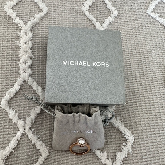 Michael Kors gold plated ring - Picture 3 of 8